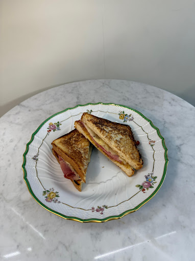 Toast artigianale su porcellana d'epoca